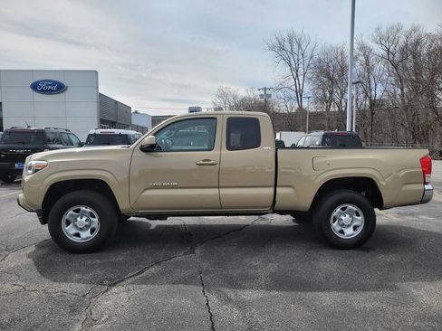 Used 2017 Toyota Tacoma SR5 image 2