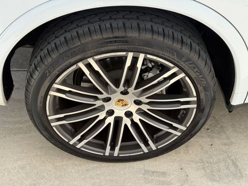 Used 2017 Porsche Cayenne S image 14