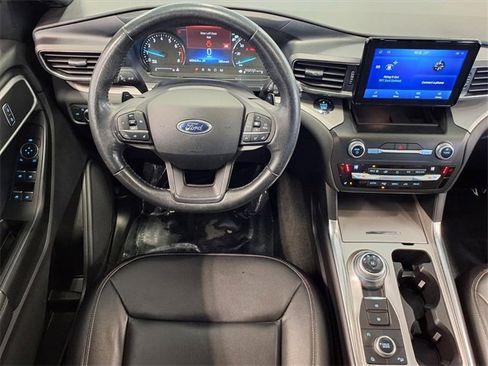 Certified 2020 Ford Explorer XLT w/ Equipment Group 202A image 7