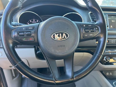 Used 2017 Kia Sedona LX w/ LX Essentials Premium Package image 25