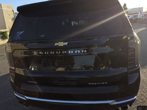 Used 2025 Chevrolet Suburban Premier w/ Sun And Tow Package image 8