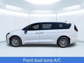 New 2027 Chrysler Pacifica Select FWD video 2