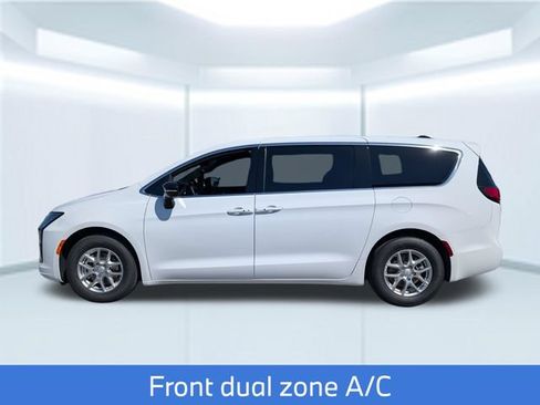 New 2027 Chrysler Pacifica Select FWD image 2
