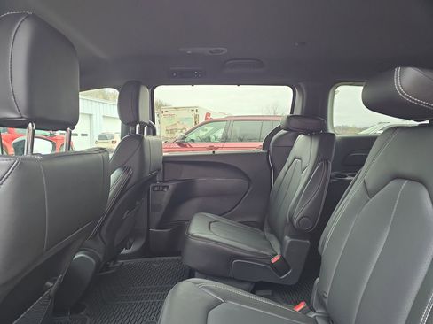 New 2026 Chrysler Pacifica Select w/ S Appearance Package AWD/4WD image 25