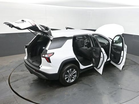 Used 2025 Chevrolet Equinox LT FWD image 48
