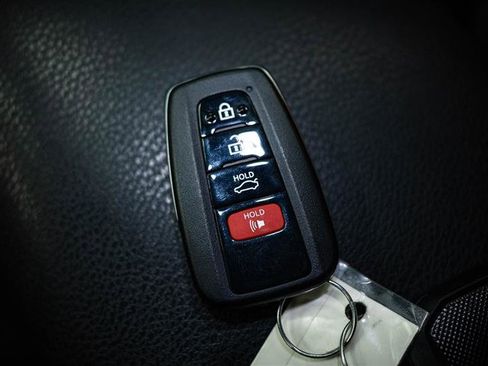 Used 2019 Toyota Camry LE FWD image 21