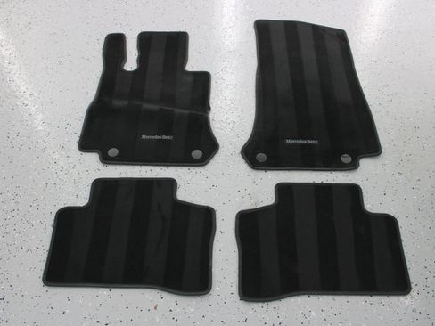 Used 2017 Mercedes-Benz GLC 300 w/ Premium 1 Package image 91