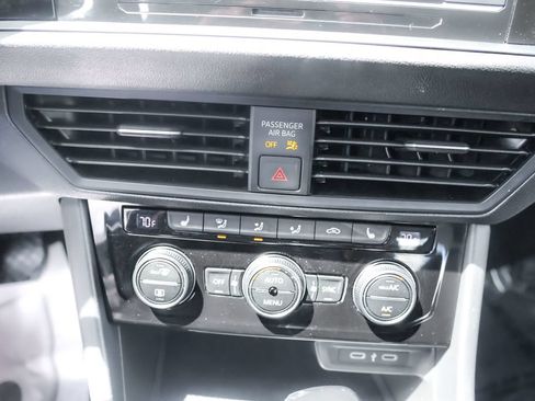 Certified 2023 Volkswagen Jetta SE FWD image 18