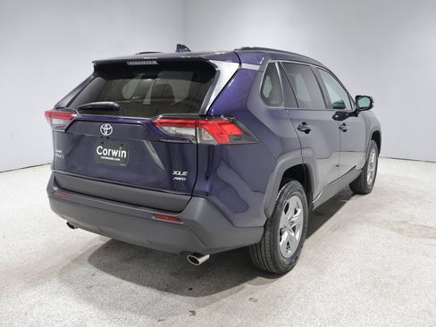 Used 2025 Toyota RAV4 XLE AWD/4WD image 2