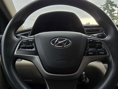Used 2017 Hyundai Elantra SE image 27