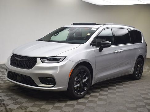 New 2026 Chrysler Pacifica Limited w/ S Appearance Package image 17