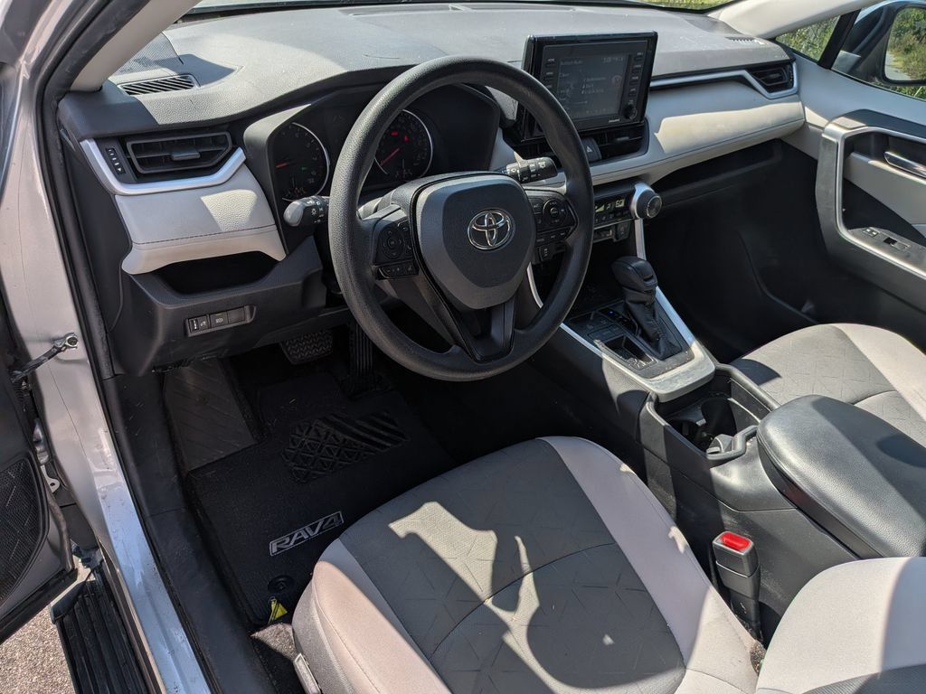 Used 2021 Toyota RAV4 XLE FWD image 13