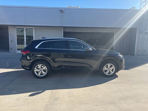 Used 2025 Audi Q5 Premium w/ Convenience Package image 4