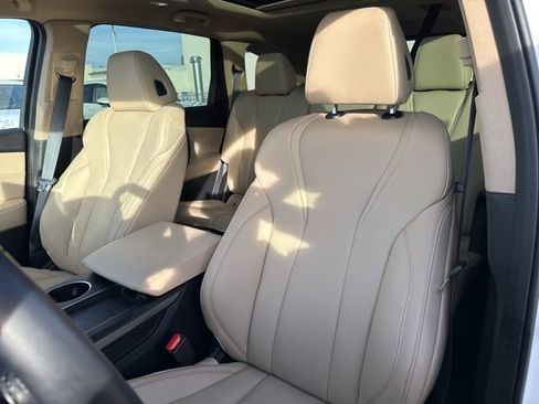 Used 2025 Acura MDX SH-AWD image 16