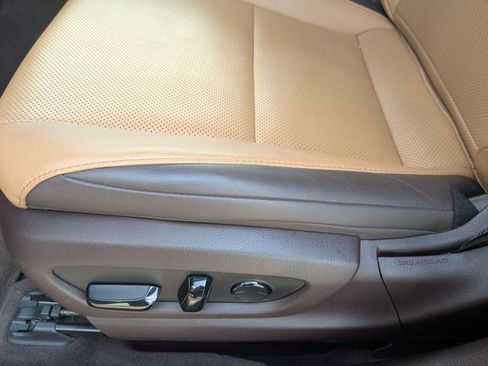 Used 2019 Lexus ES 300h w/ Premium Package FWD image 7