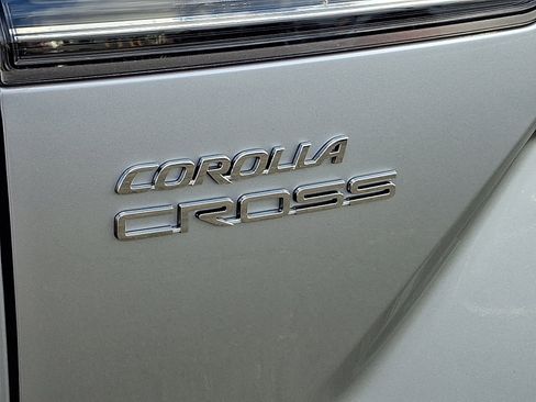 Used 2023 Toyota Corolla Cross XLE image 30