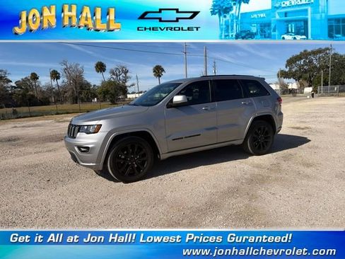 Used 2018 Jeep Grand Cherokee Altitude image 3