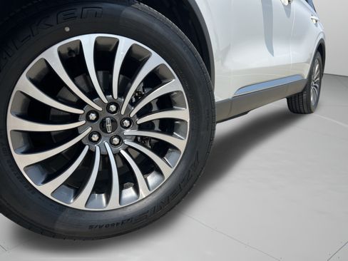 Certified 2024 Lincoln Aviator Reserve w/ Equipment Group 201A RWD image 35