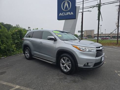 Used 2015 Toyota Highlander XLE AWD/4WD image 1