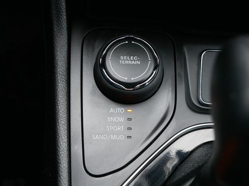 Used 2019 Jeep Cherokee Limited w/ Trailer Tow Group image 32