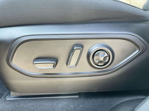 Used 2025 Jeep Grand Cherokee L Laredo RWD image 15