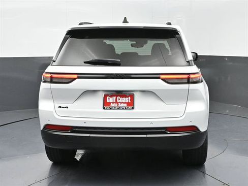 Used 2024 Jeep Grand Cherokee Altitude AWD/4WD image 24