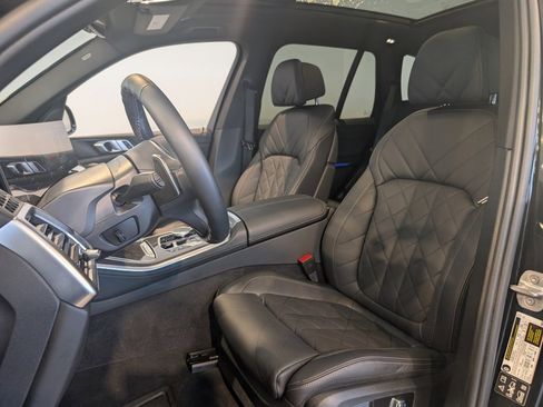 Used 2025 BMW X5 M60i w/ Climate Comfort Package image 14