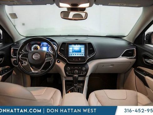 Used 2021 Jeep Cherokee Latitude Lux w/ Comfort/Convenience Group image 3