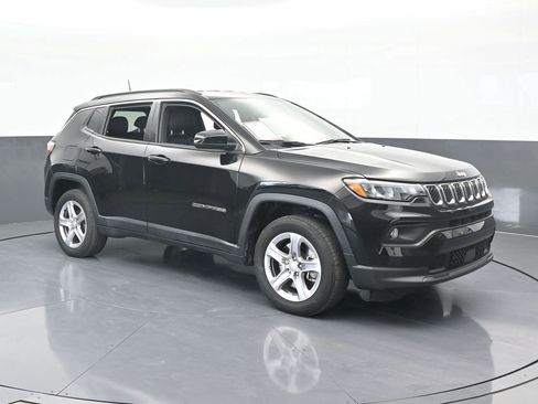 Used 2024 Jeep Compass Latitude image 8