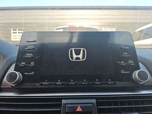 Used 2018 Honda Accord LX image 13