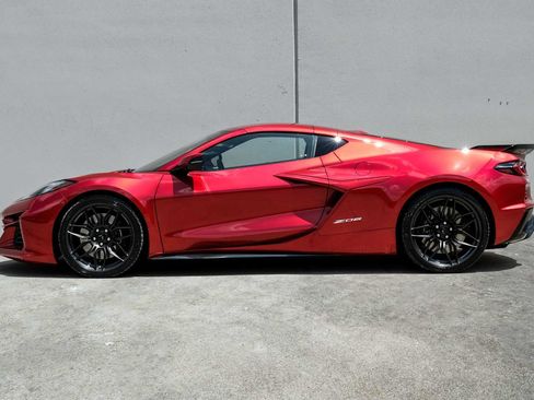 Used 2023 Chevrolet Corvette Z06 w/ Chrome Exterior Badge Package RWD image 11
