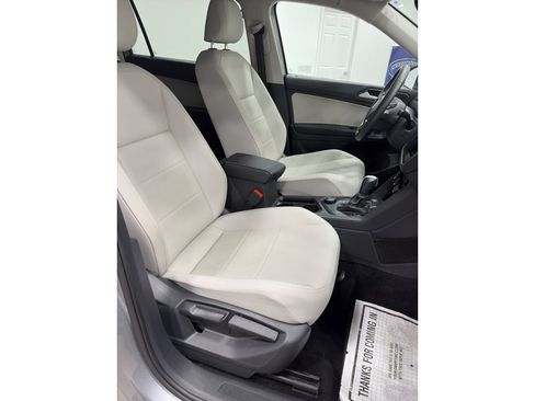 Used 2021 Volkswagen Tiguan SE AWD/4WD image 35