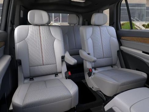 New 2027 Cadillac Vistiq Premium Luxury w/ LPO, Floor Liner Package AWD/4WD image 17