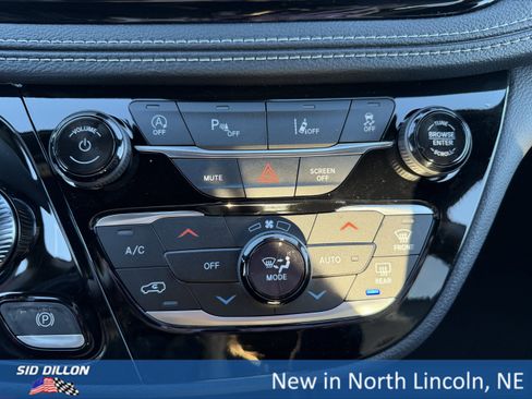 New 2026 Chrysler Pacifica Select image 13