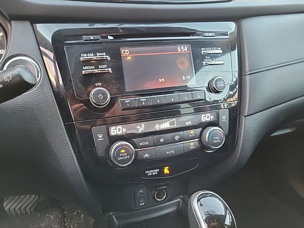 Used 2017 Nissan Rogue SV AWD/4WD image 8