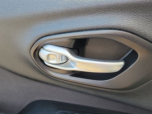 Used 2014 Jeep Cherokee Sport image 28