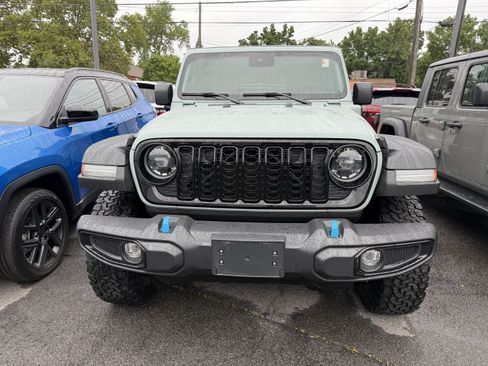 Used 2024 Jeep Wrangler Unlimited AWD/4WD image 3
