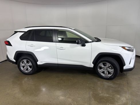 Used 2025 Toyota RAV4 LE AWD/4WD image 9