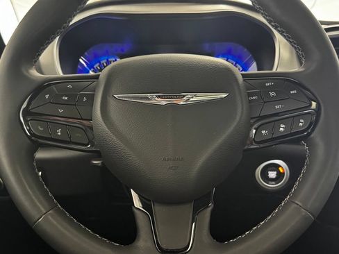 Certified 2023 Chrysler Pacifica Limited w/ Uconnect Theater Family Group FWD image 19