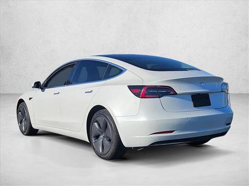 Used 2019 Tesla Model 3 Standard Range image 9