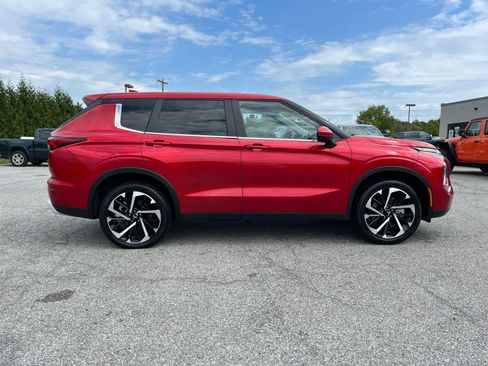 Used 2024 Mitsubishi Outlander SE AWD/4WD image 2