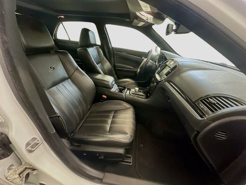 Used 2020 Chrysler 300 S image 32