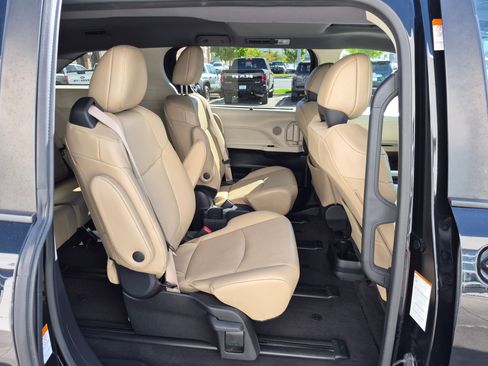 Used 2023 Toyota Sienna XLE w/ XLE Plus Package AWD/4WD image 34