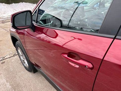 Used 2022 Toyota RAV4 XLE w/ Convenience Package image 11