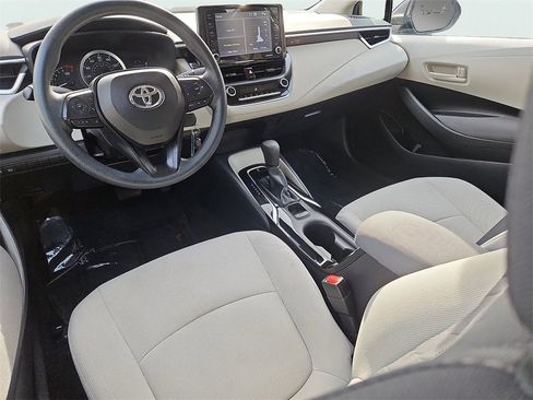 Used 2022 Toyota Corolla LE image 11