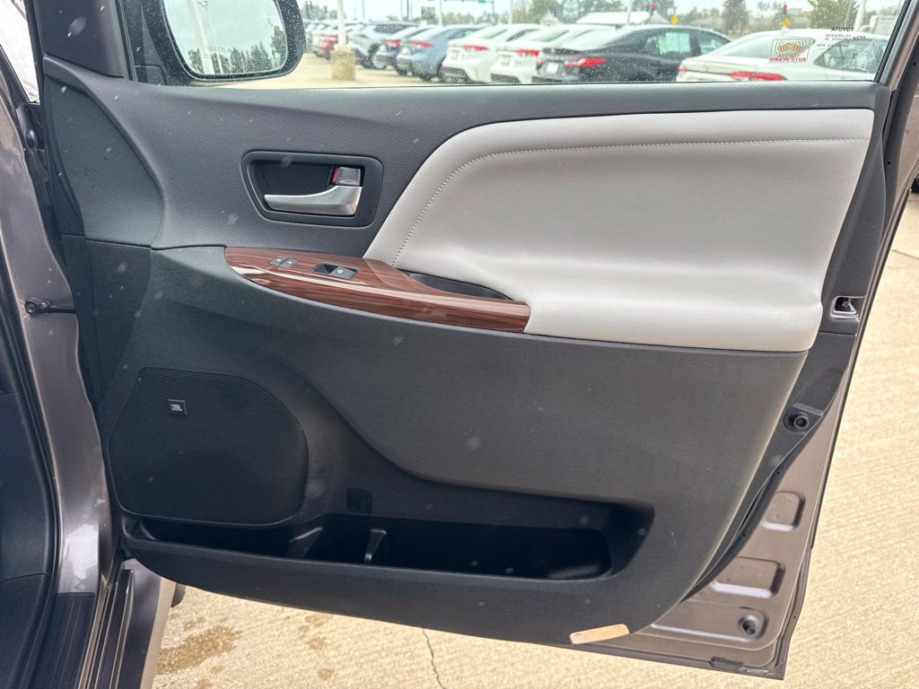 Used 2020 Toyota Sienna Limited Premium AWD/4WD image 21
