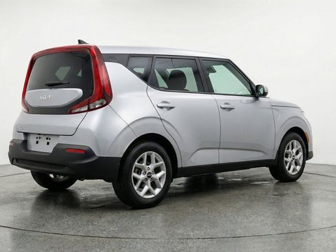 Used 2025 Kia Soul LX w/ LX Technology Package FWD image 9