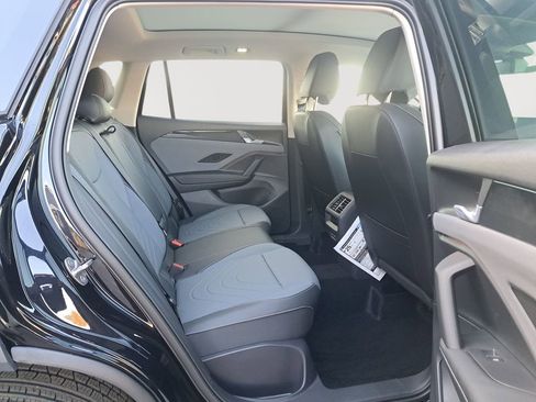 New 2025 Volkswagen Tiguan SE AWD/4WD image 16