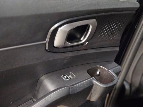 Used 2024 Kia Sorento LX image 33