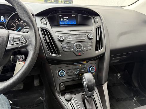 Used 2018 Ford Focus SE image 24